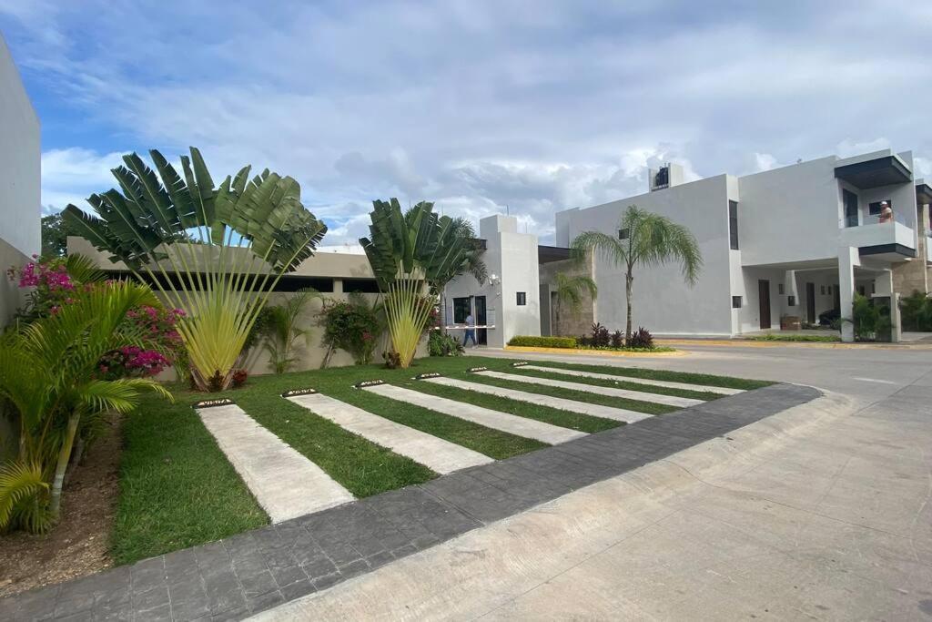Big New House In Selvanova Coto 9 Ferienhaus *