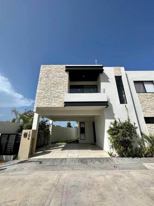 Big New House In Selvanova Coto 9 Ferienhaus *
