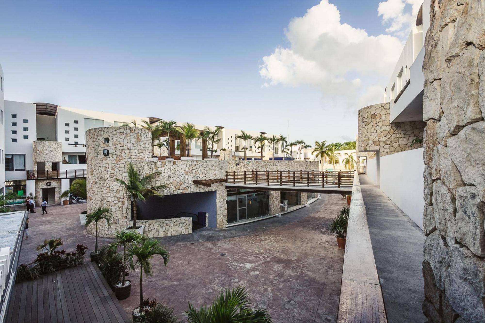 Apartment 2 Bedroom Penthouse With Private Jacuzzi Next To Fifth Avenue And Beach - Plaza Paraiso A203 Playa del Carmen