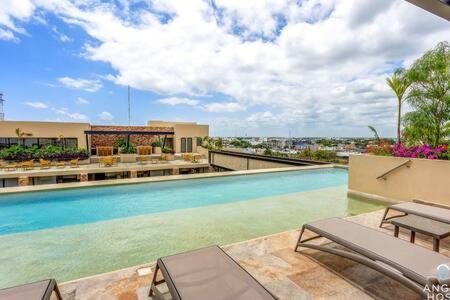 New Syrena Stylish Rooftop Pool Near