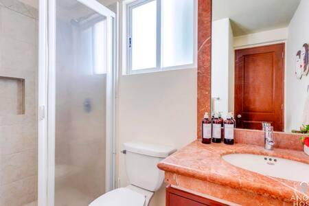Apartment Pool, Gazebo, Parking, 2 Blocks To Beach & 5th Ave *