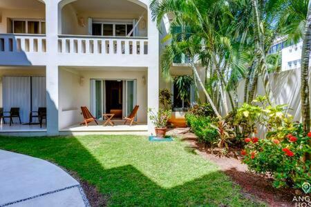 Apartment Pool, Gazebo, Parking, 2 Blocks To Beach & 5th Ave Playa del Carmen