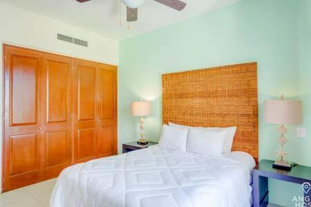 Apartment Pool, Gazebo, Parking, 2 Blocks To Beach & 5th Ave Playa del Carmen