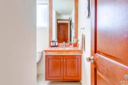 Apartment Pool, Gazebo, Parking, 2 Blocks To Beach & 5th Ave
