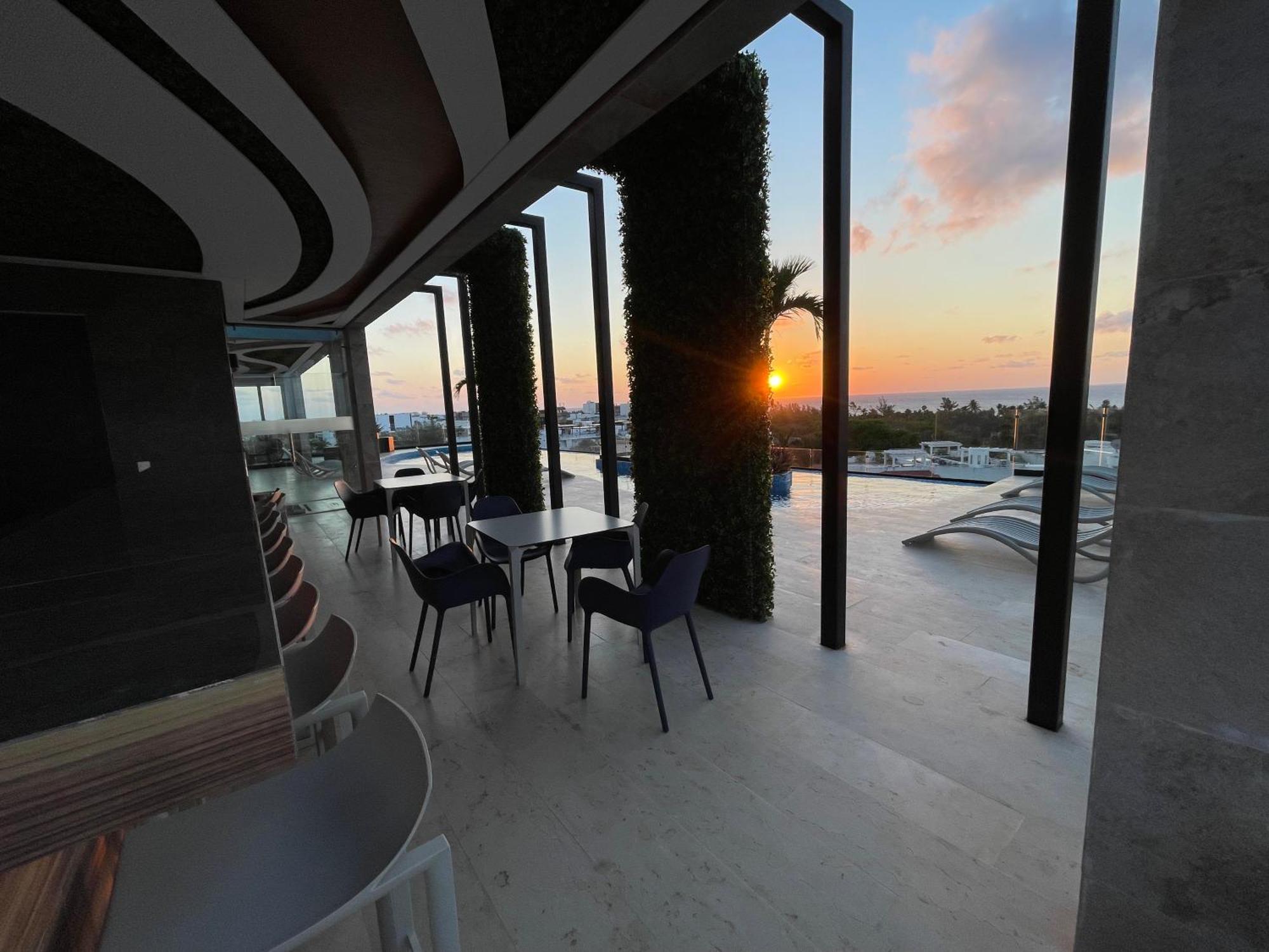 Stunning Studio/ocean Views Pool