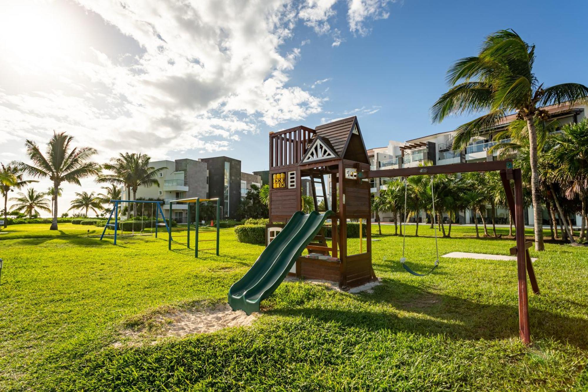 Casa Marbella Ocean View Penthouse Apts * Playa del Carmen
