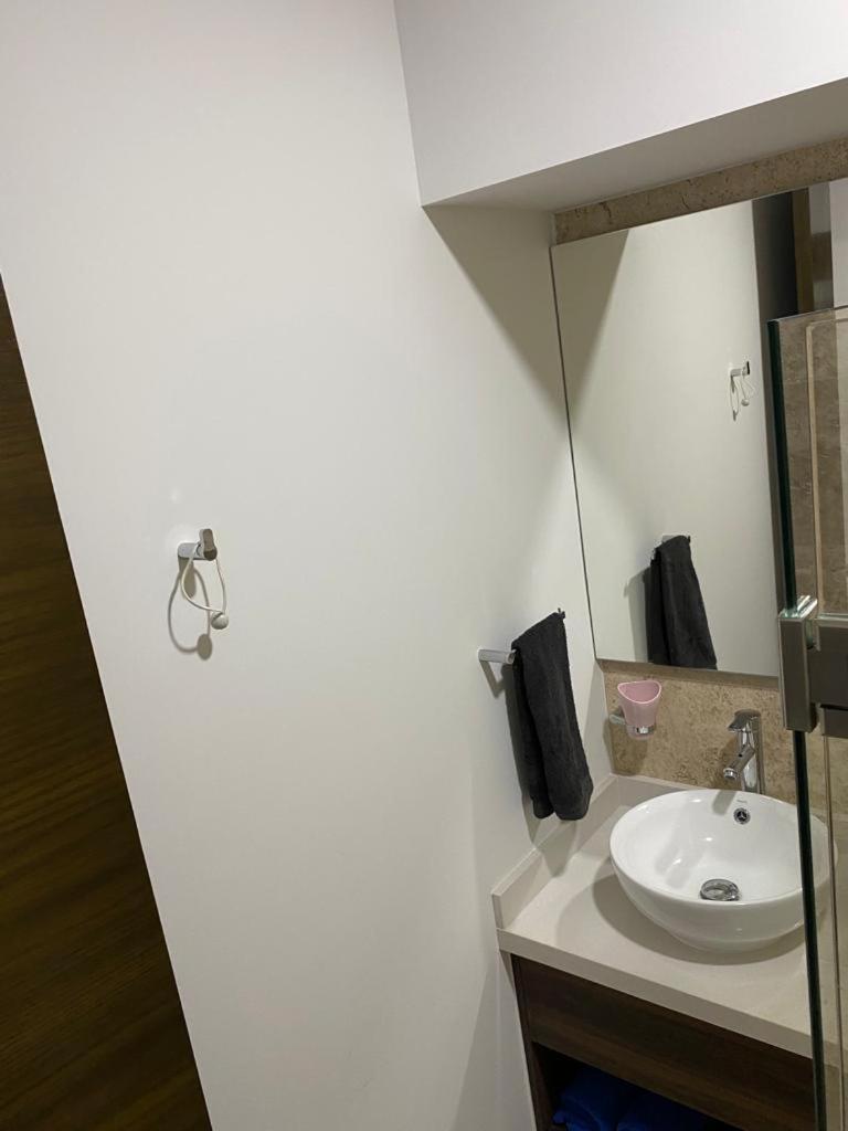 Chez Alam At Midtown 2 *