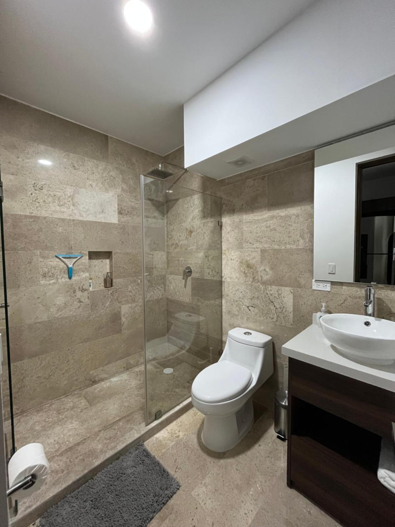 Chez Alam At Midtown 2 *