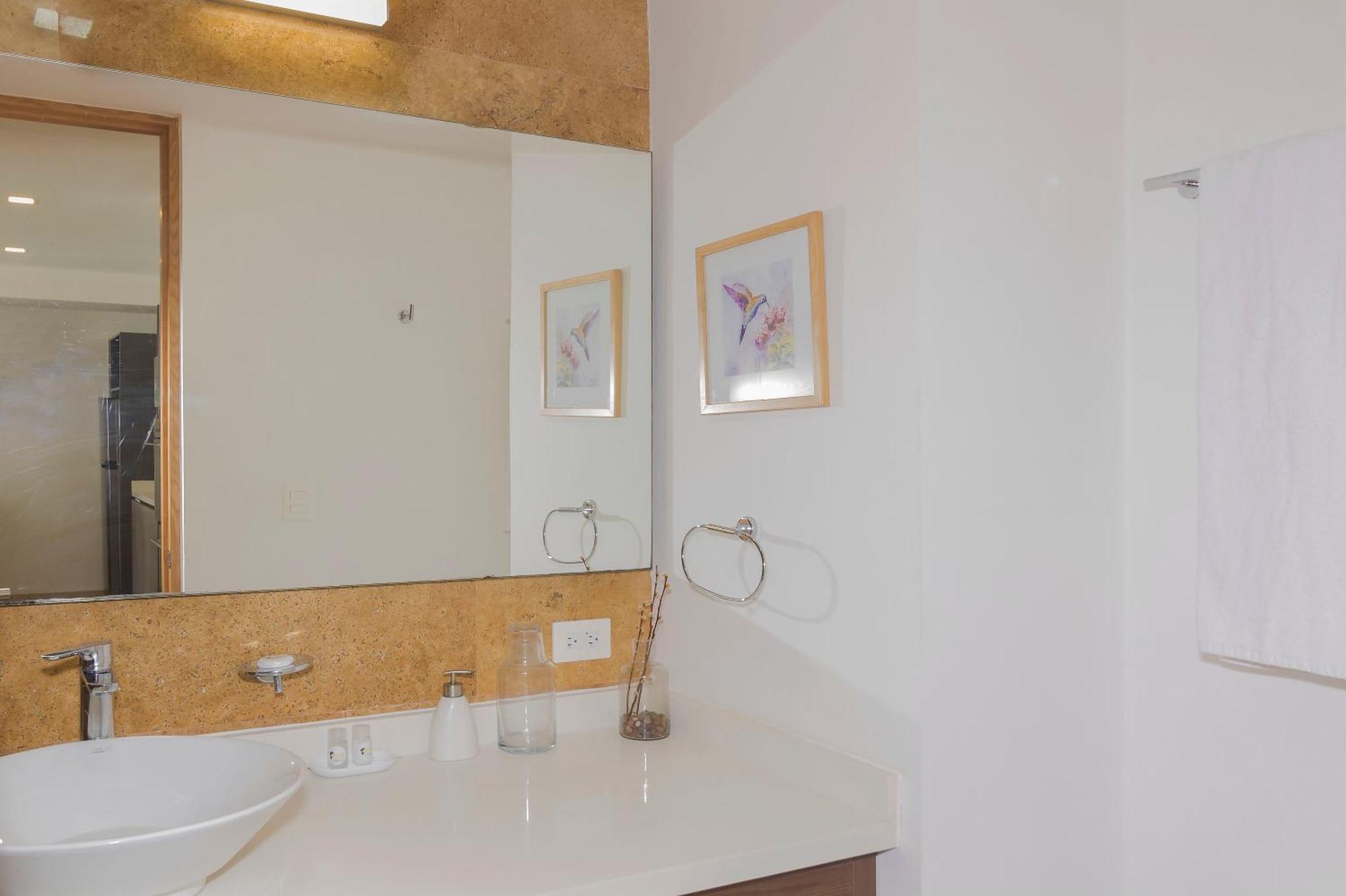 Căn hộ Luxurious & Attractive The Shore I *