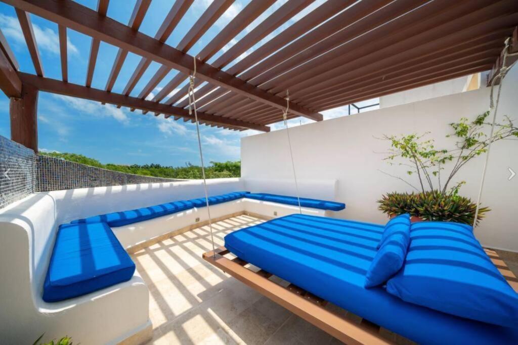 Apartment Spacious & Serene Penthouse With Rooftop, Jungle Views, Prime Location Steps To & 5th Ave *