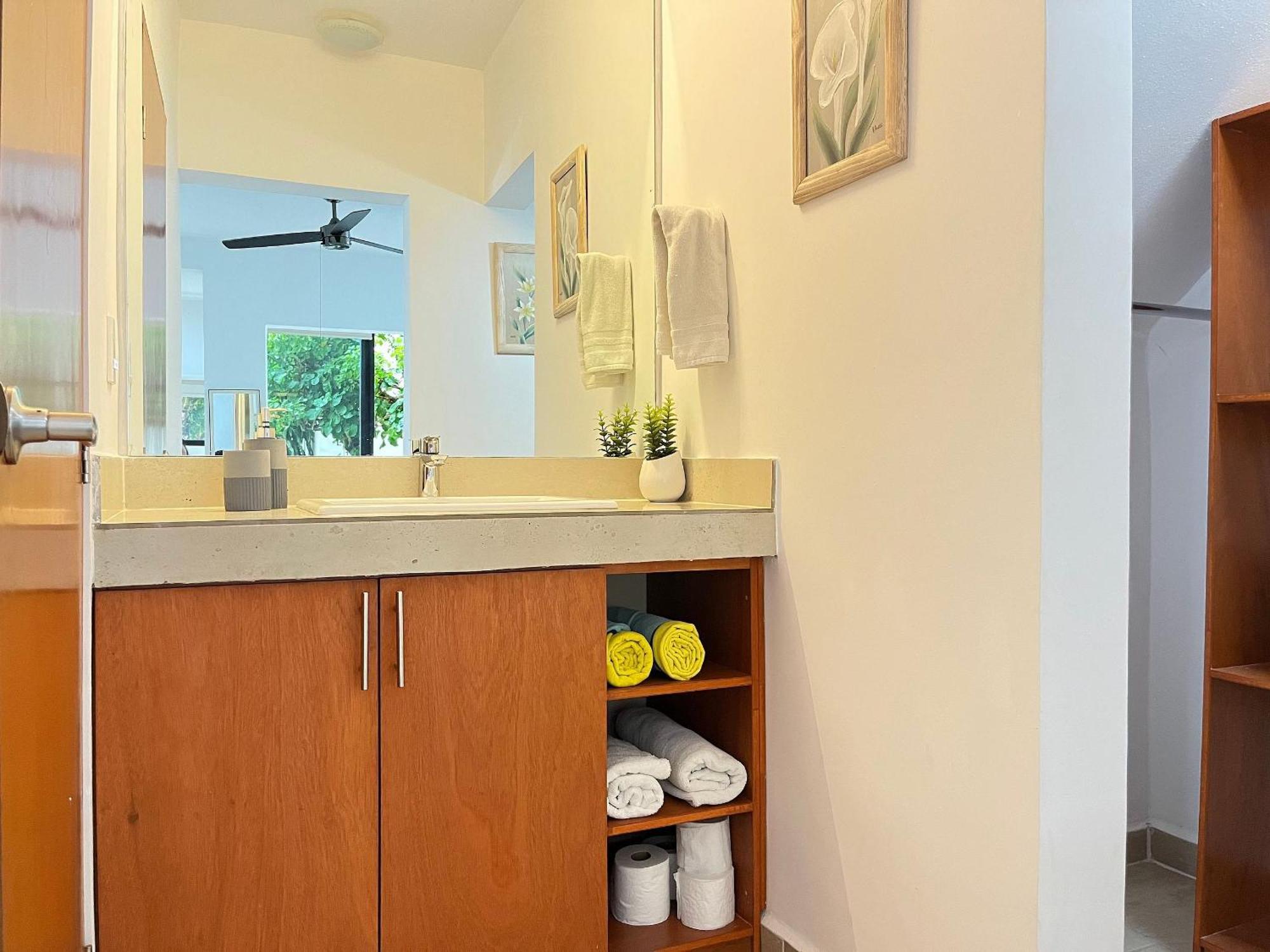 Homely And Comfortable 3 Blocks To 5th Av Apartamento