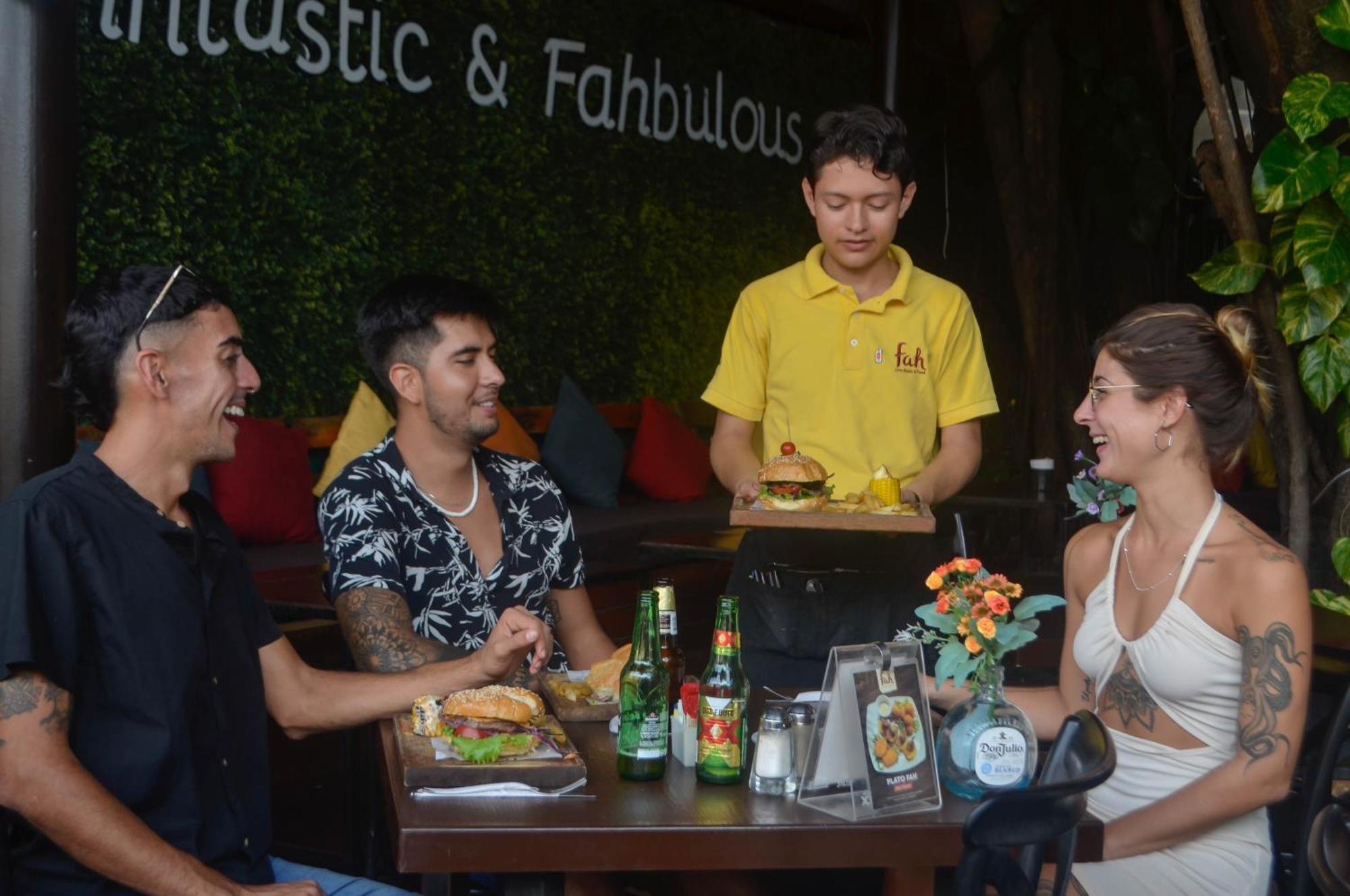 Siesta Fiesta - 5th Avenue Hotel 2*