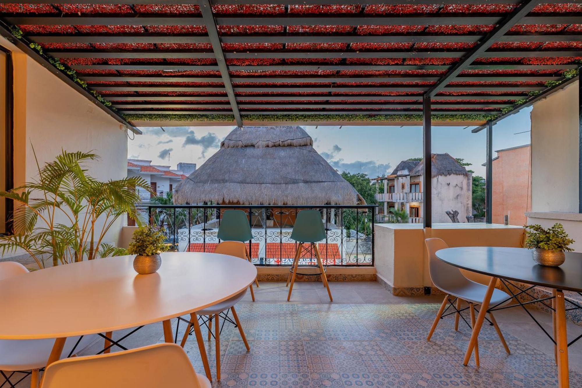 Brisas 5a Av, Khách sạn 4*