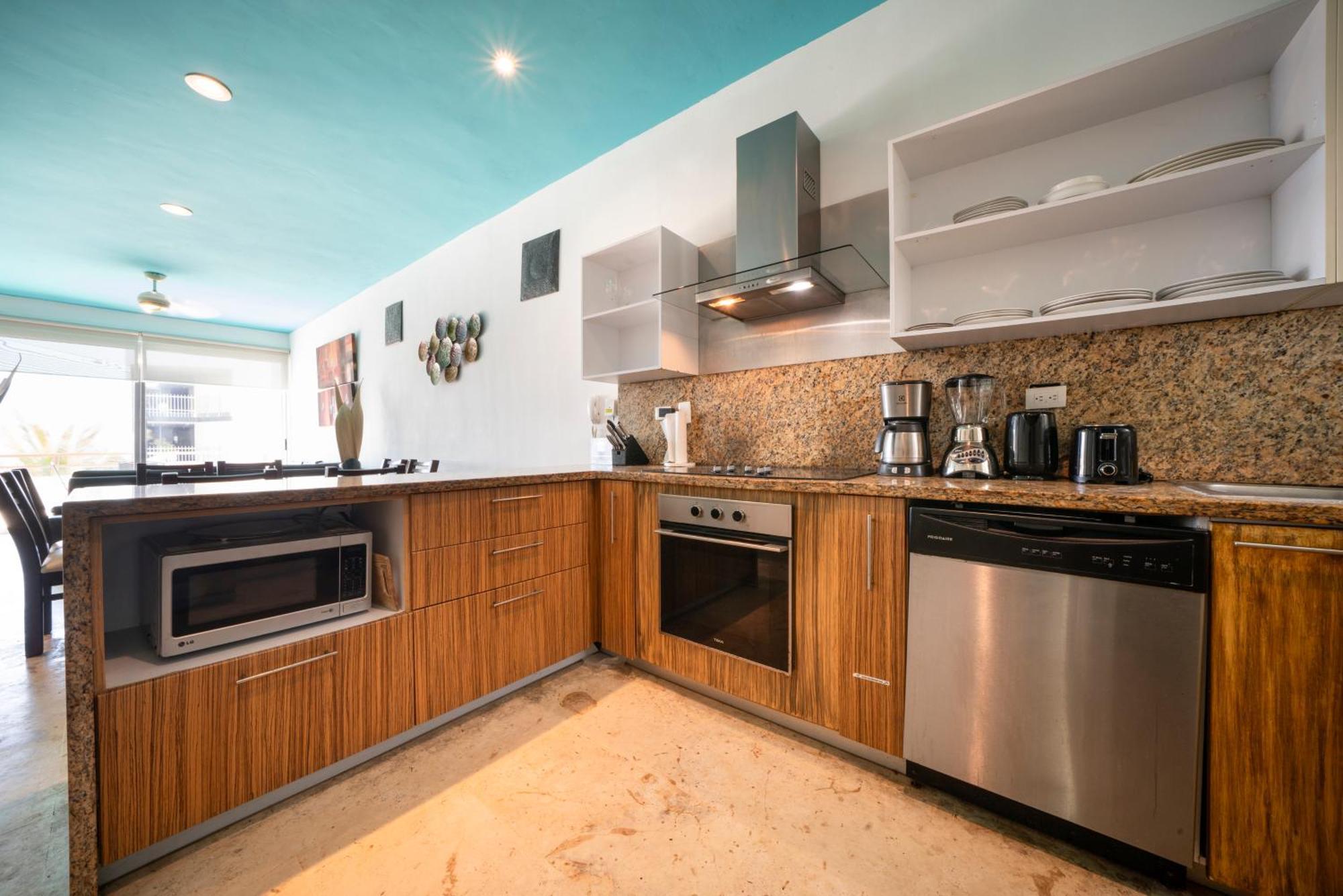 Beachfront Penthouse With 3 Bedrooms & Ocean View - Nubes Casa de férias *