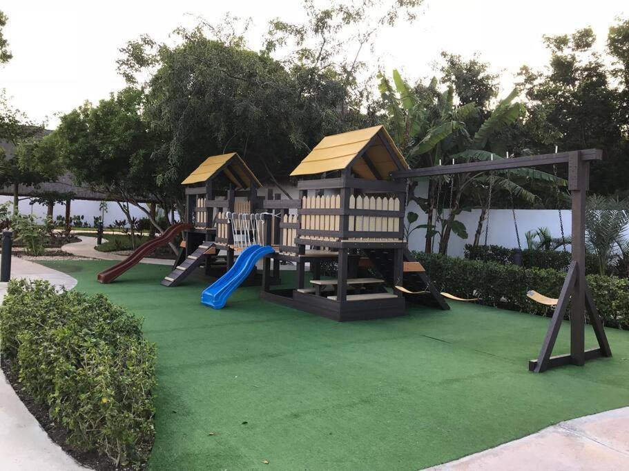 Casa En Albercas Estacionamientos * Playa del Carmen