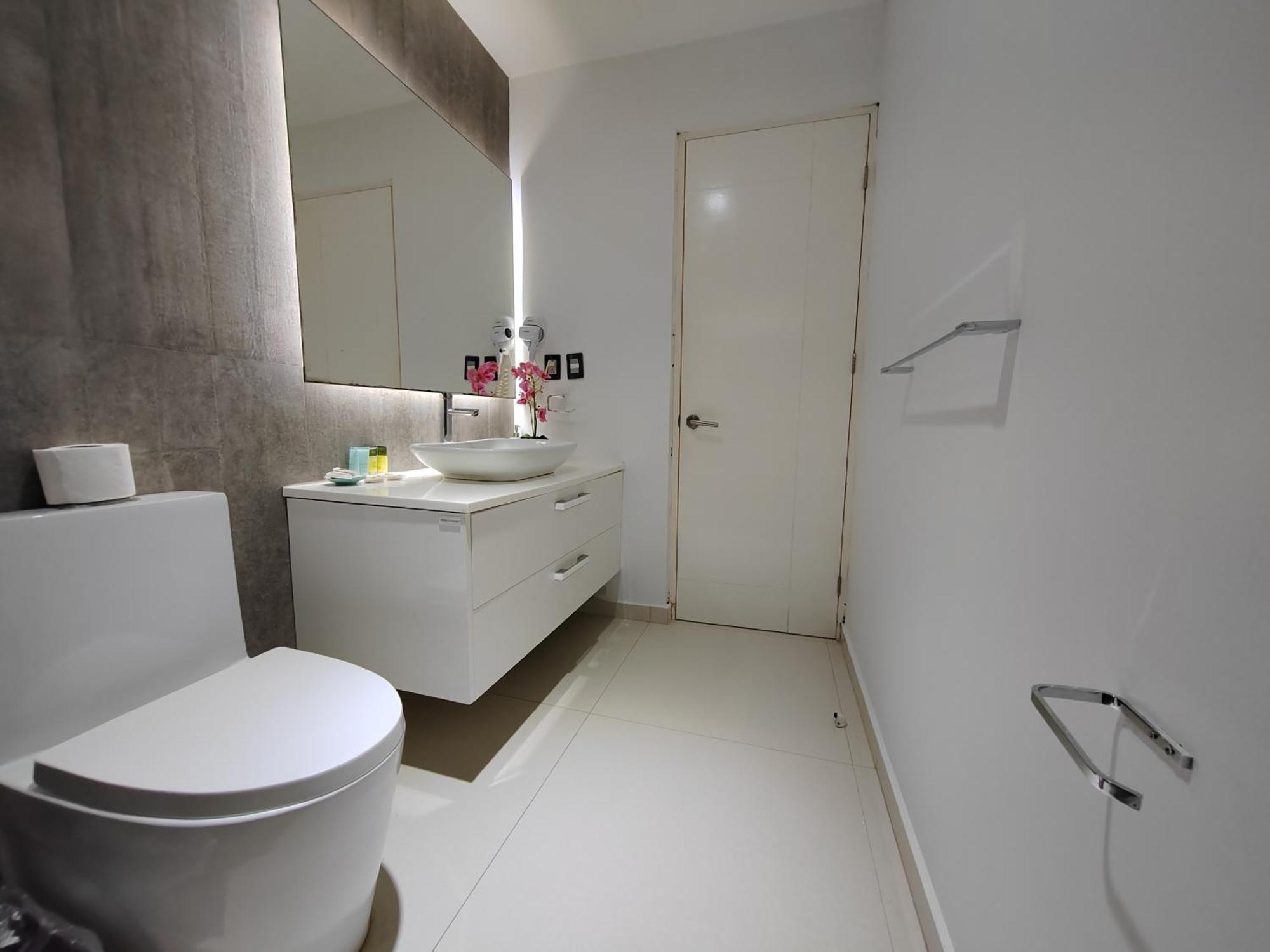 Centrally Located Steps Away From 5th Avenue And The Beach! By.yeah Apartamento
