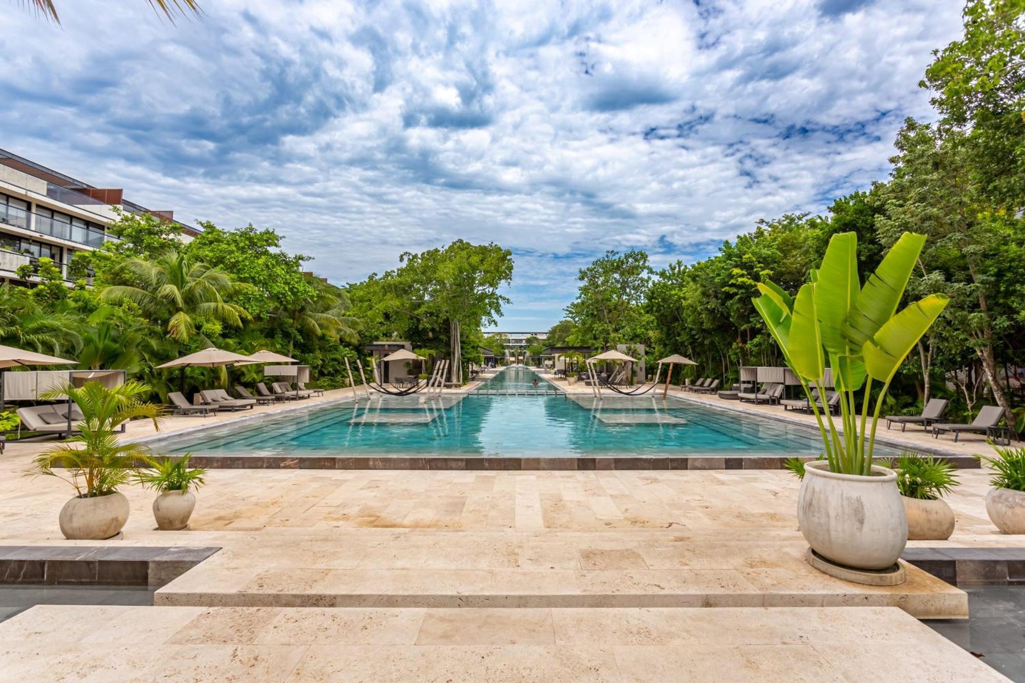 Chic Resort-style In