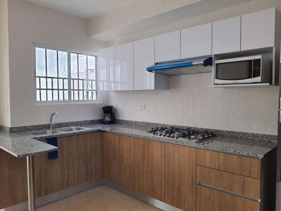 Сasa de vacaciones Casa De 3 Todas Con Bano Propio, 3 Y Medio Banos En Toal, Alberca, Cupo Hasta 12 Personas