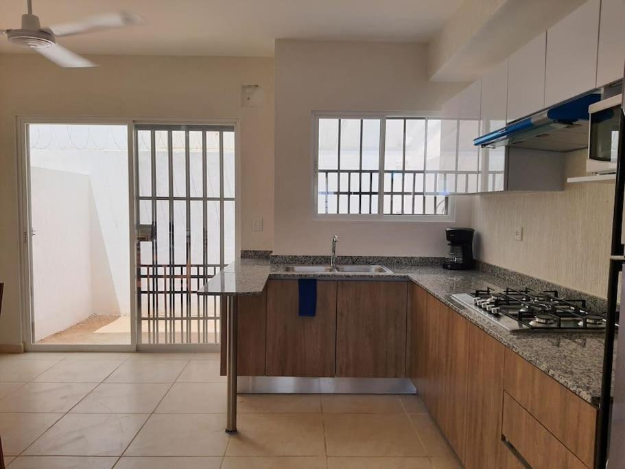 Casa De 3 Todas Con Bano Propio, 3 Y Medio Banos En Toal, Alberca, Cupo Hasta 12 Personas * Playa del Carmen