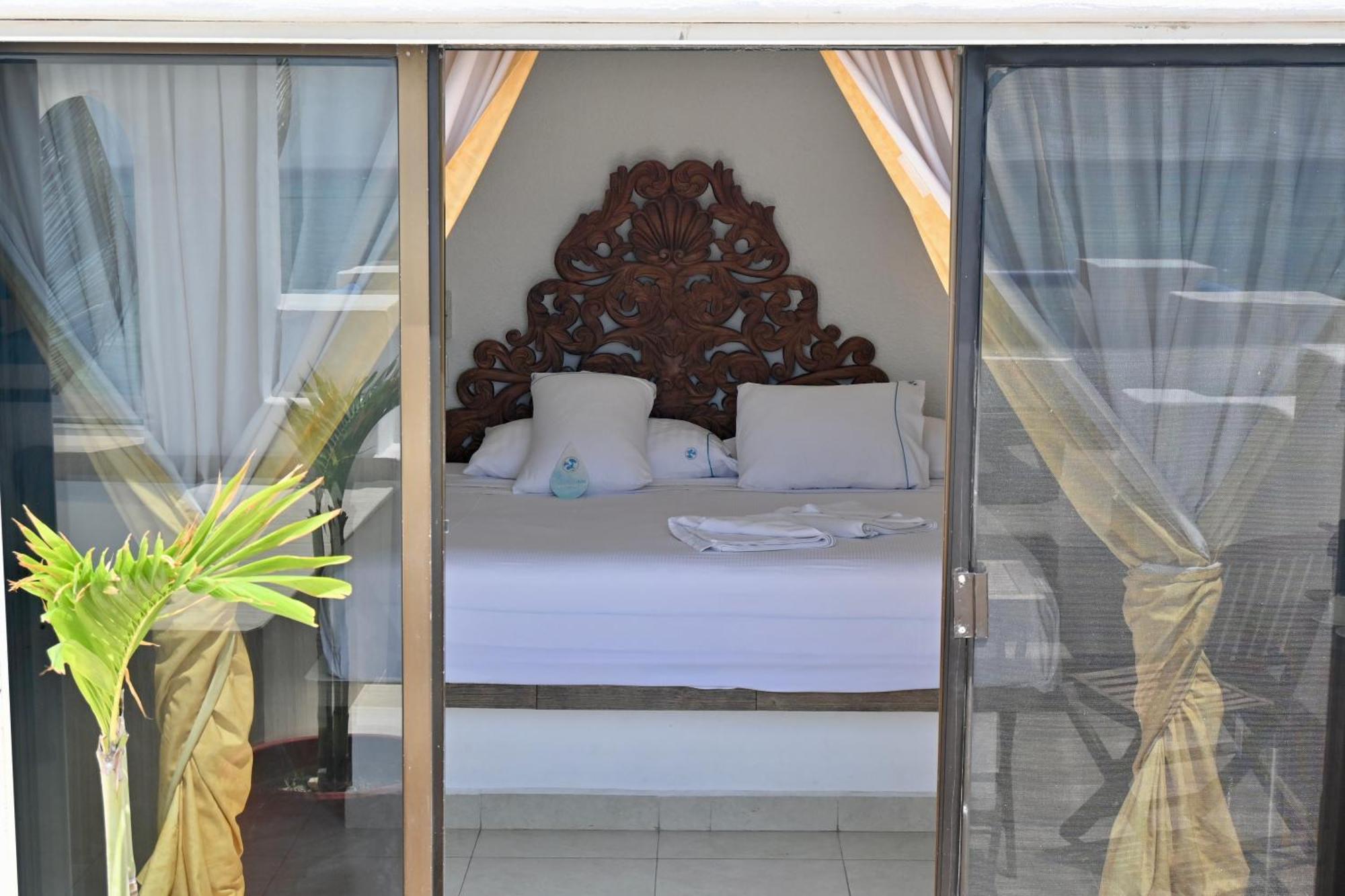 Pelicano - Beachfront 3*