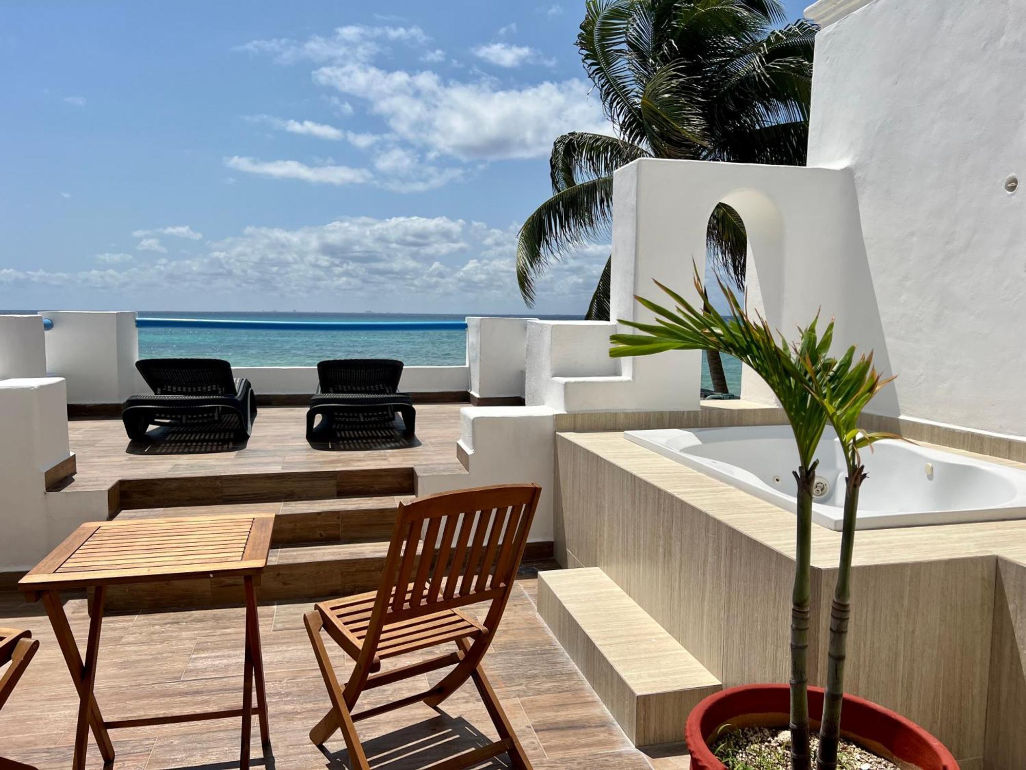 Hotel Pelicano - Beachfront Playa del Carmen
