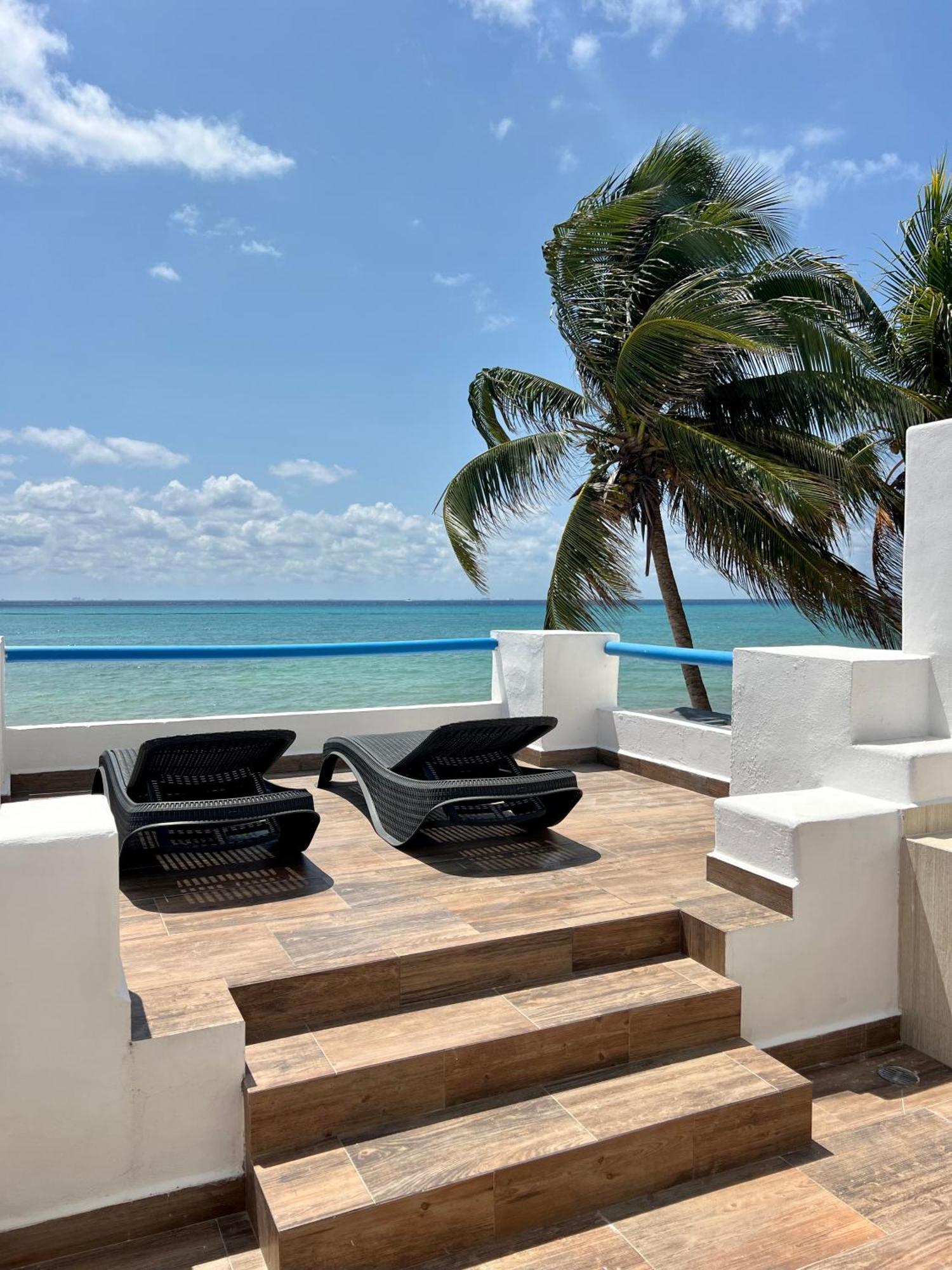 Hotel Pelicano - Beachfront