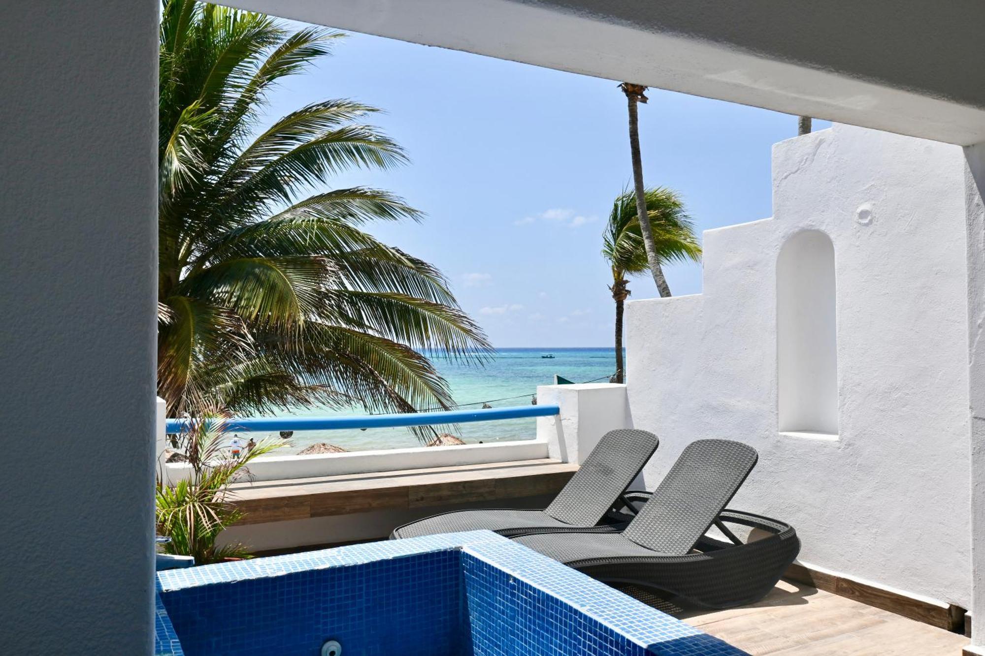 Pelicano - Beachfront Hotel Playa del Carmen