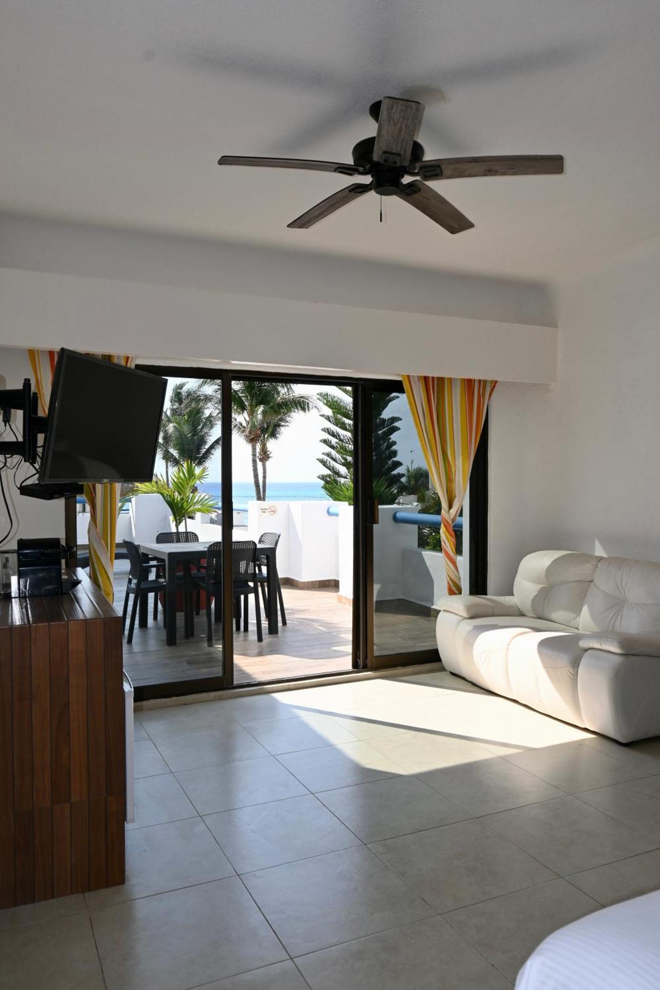 Pelicano - Beachfront Playa del Carmen