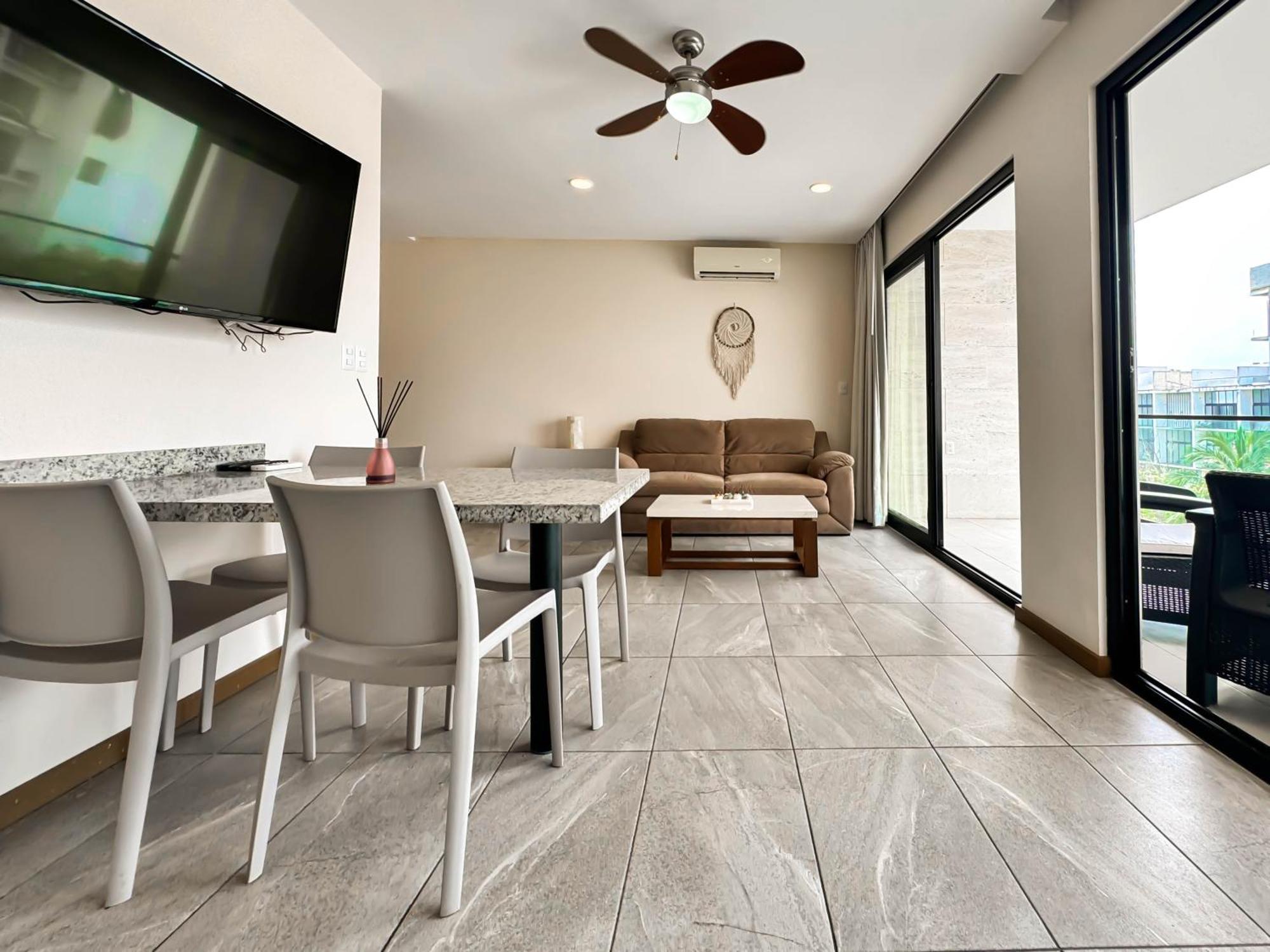 Grand Fifty Khách sạn