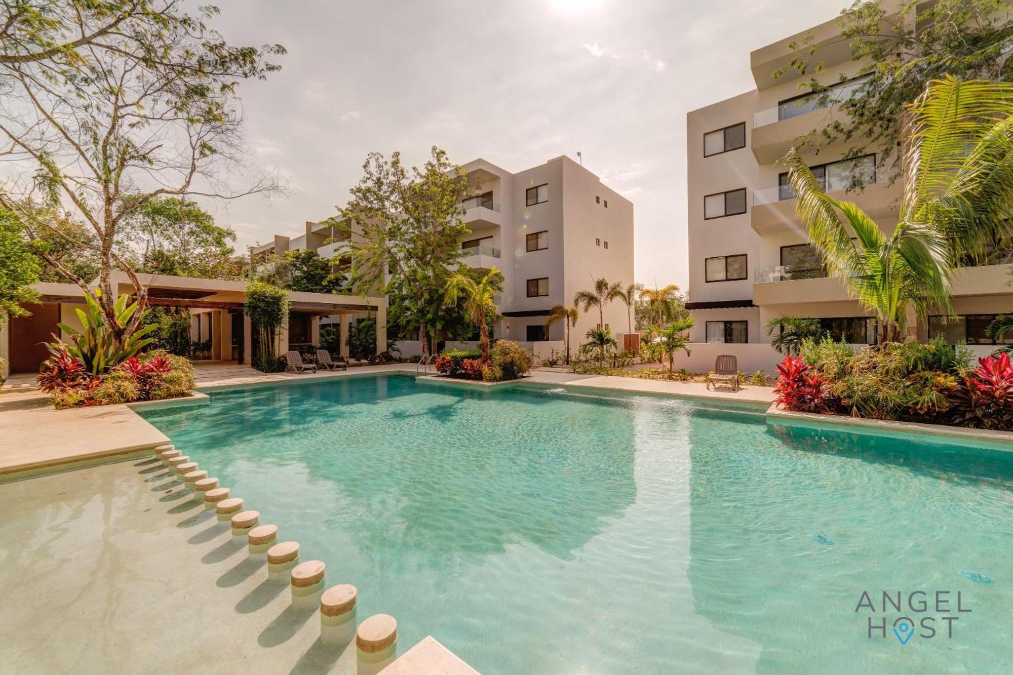 New Tranquil Onsite Pool Gym And Playground *