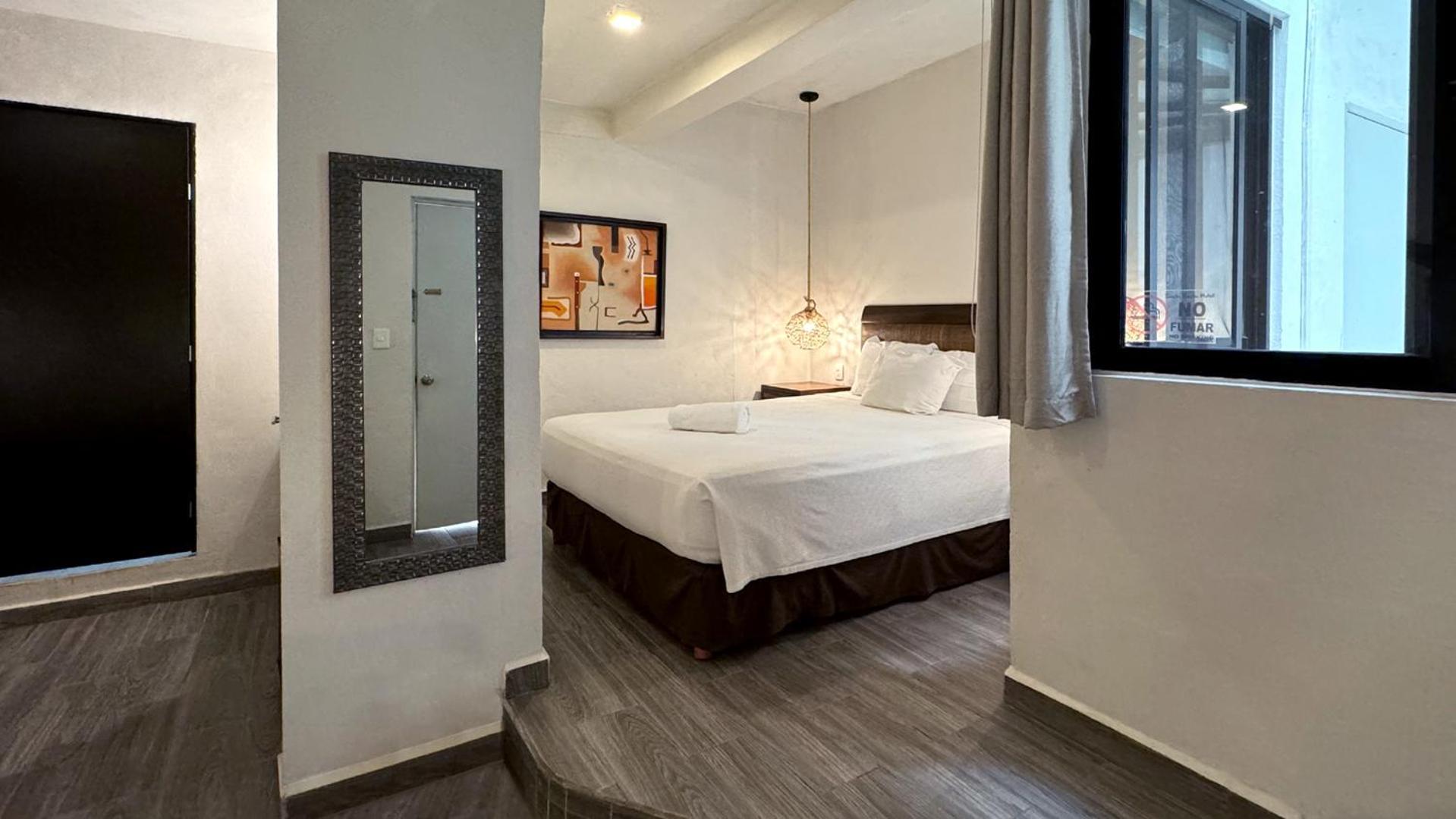 Siesta Fiesta - 5th Avenue Hotel
