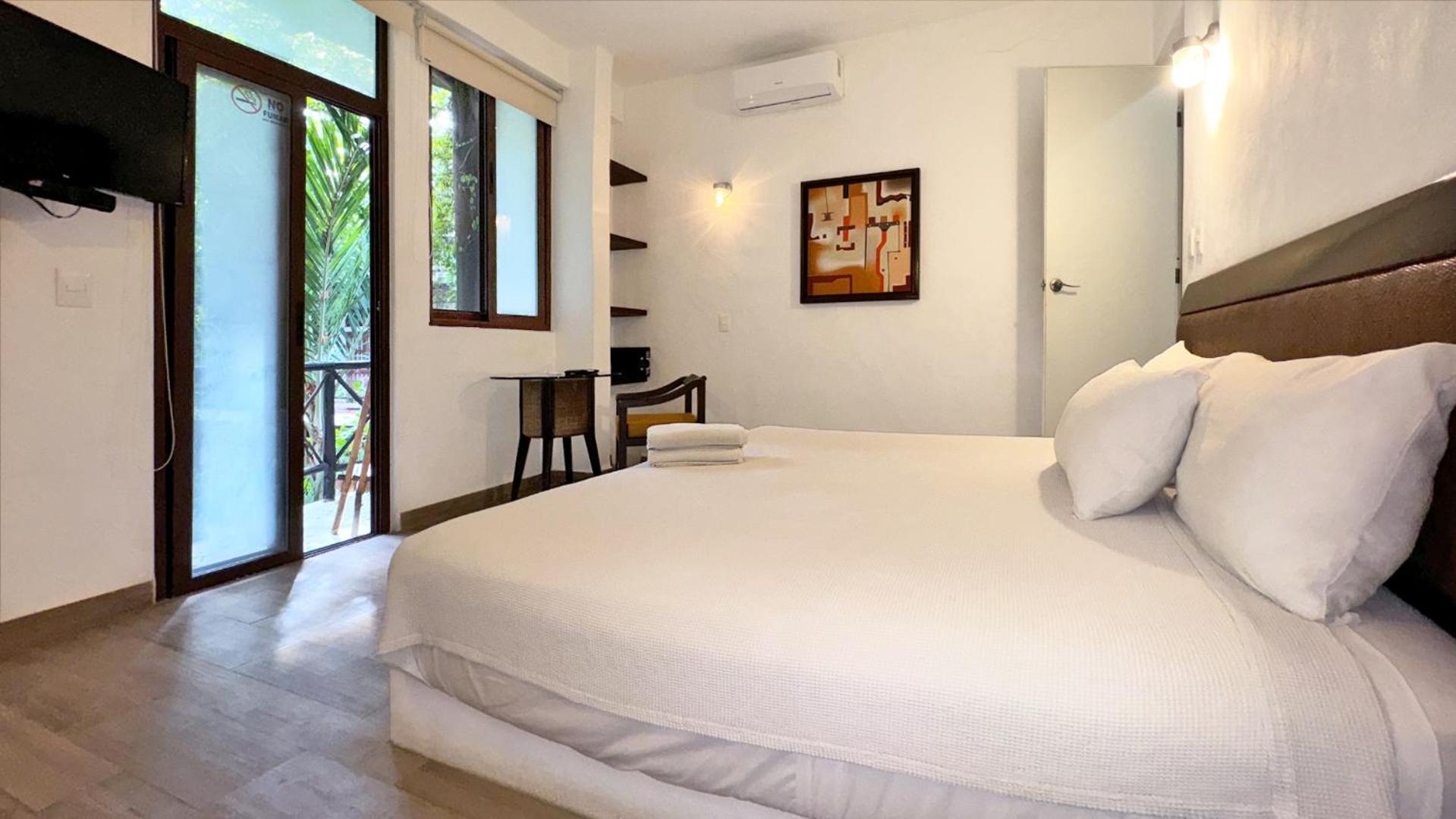 Siesta Fiesta - 5th Avenue 2*