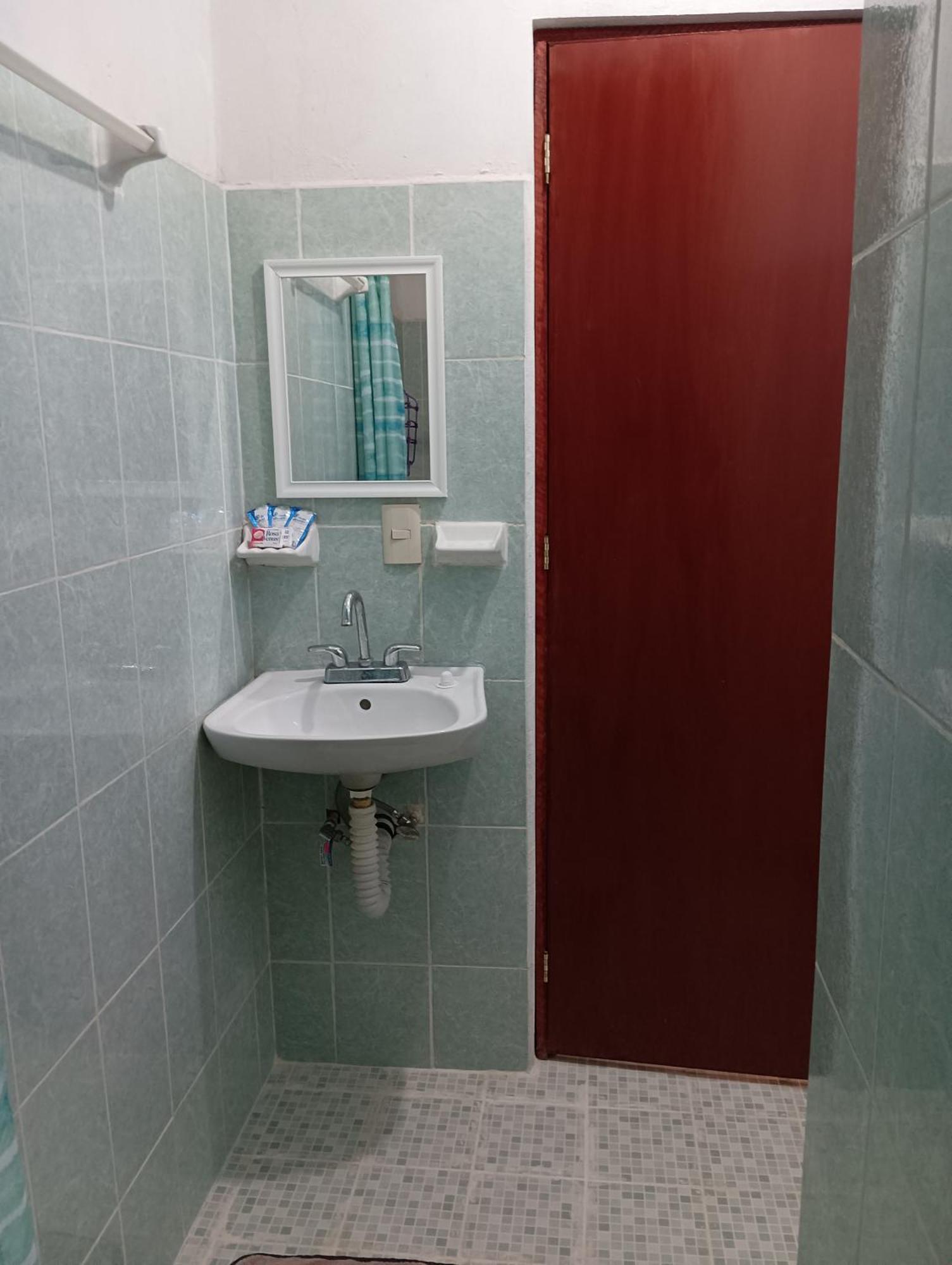 Ya'ax Nah Ở trọ