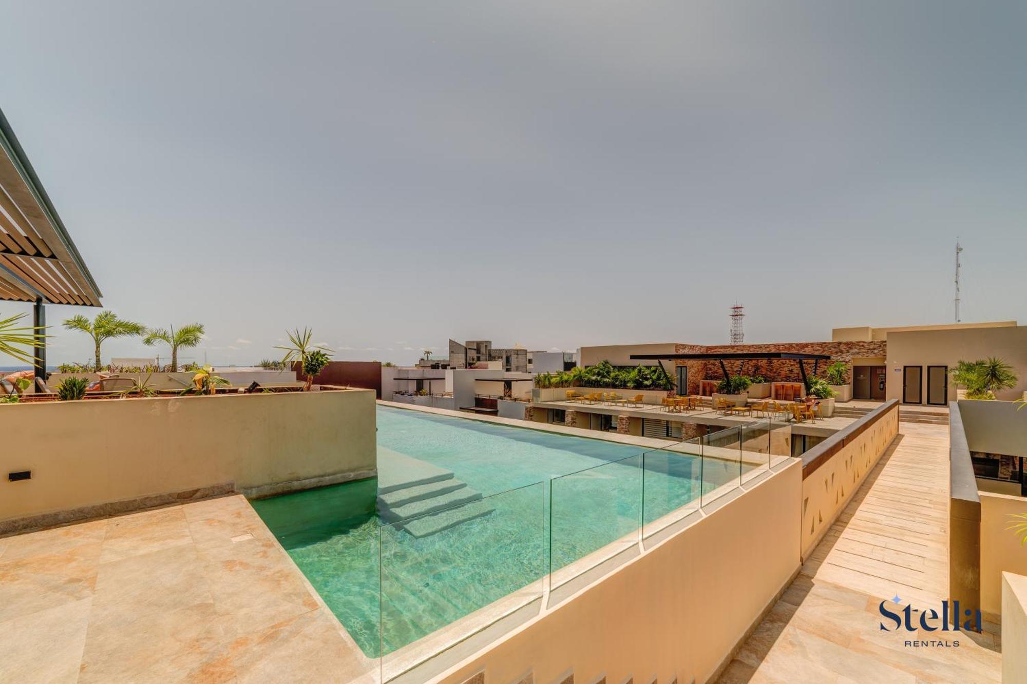 Apartment New Syrena Stylish Rooftop Pool Near
