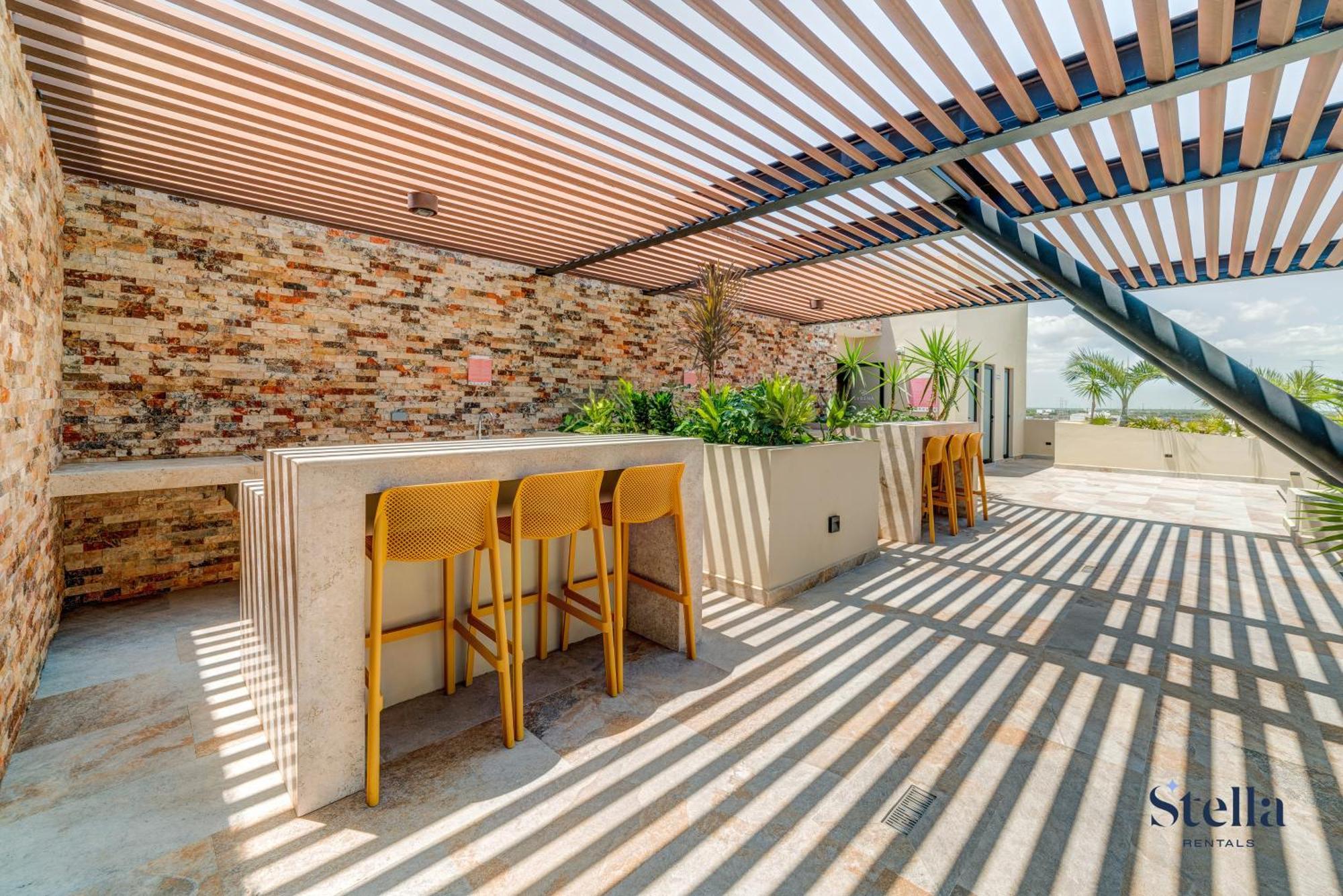 New Syrena Stylish Rooftop Pool Near *