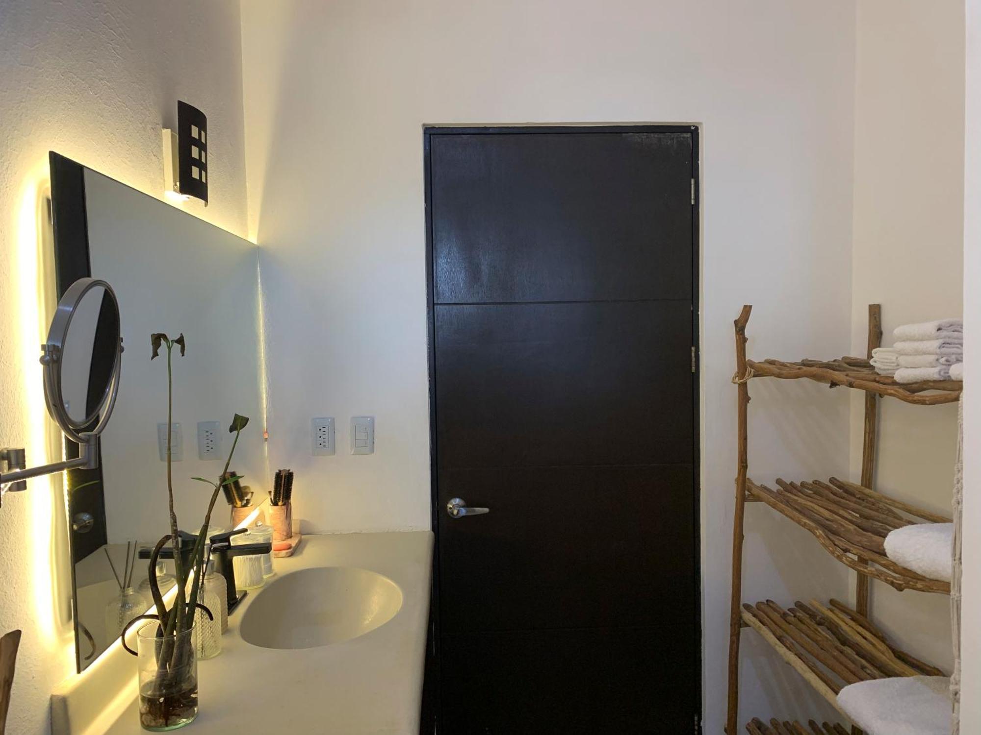 Full Equipped 2 Bdrm In Gated Community & Pool View Playa del Carmen
