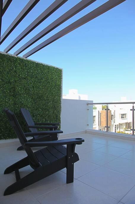 Villa Hermosa Casa De 3 Pisos En De Lujo