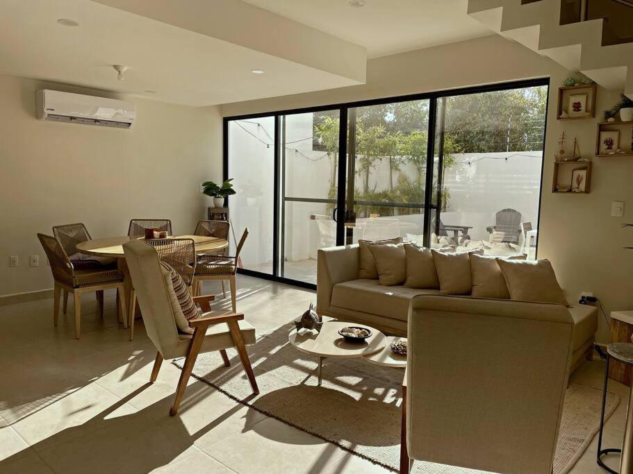 Hermosa Casa De 3 Pisos En De Lujo