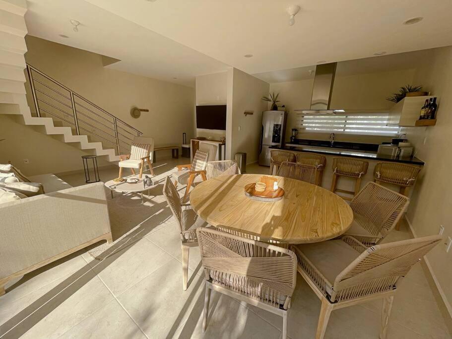 Villa Hermosa Casa De 3 Pisos En De Lujo