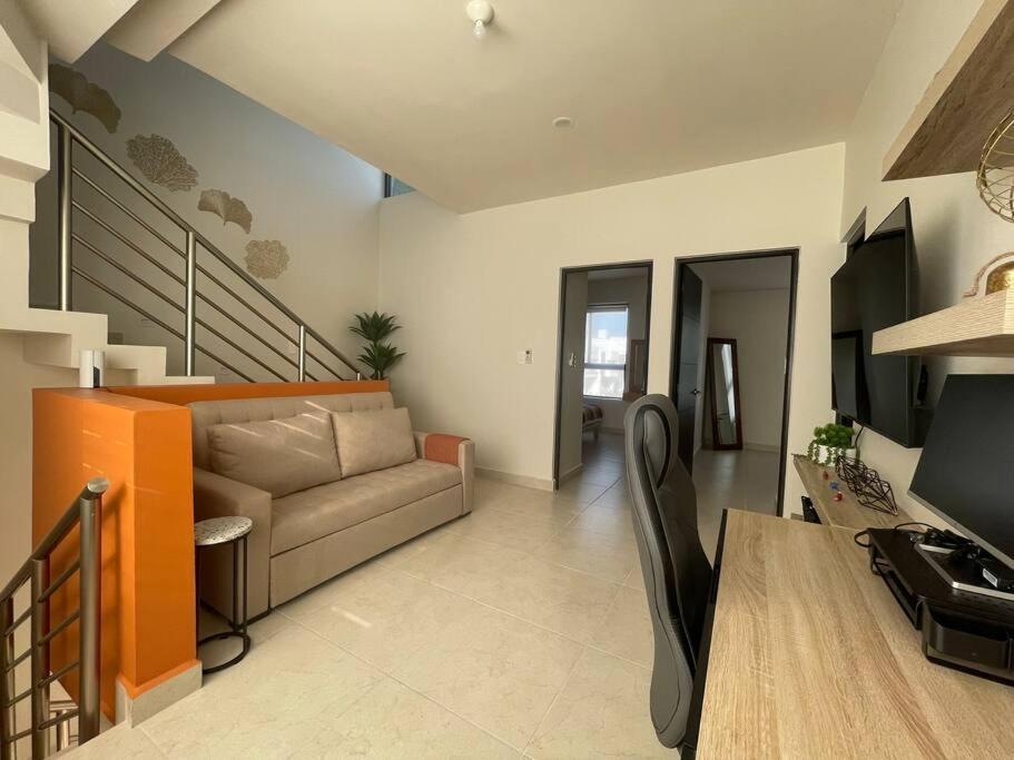 Hermosa Casa De 3 Pisos En De Lujo *