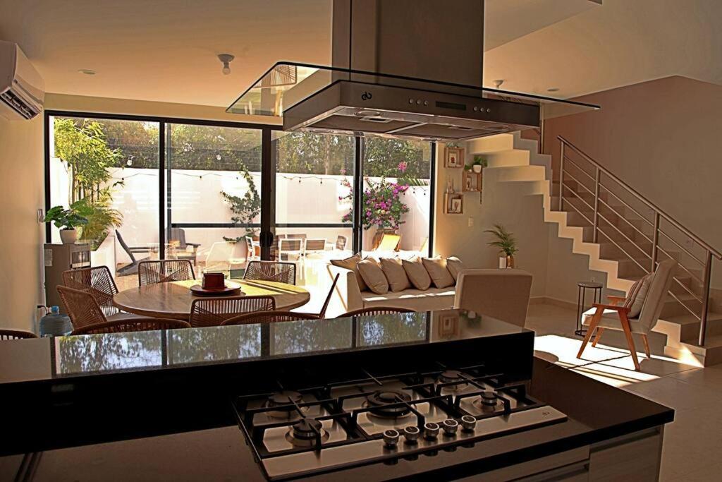 Hermosa Casa De 3 Pisos En De Lujo
