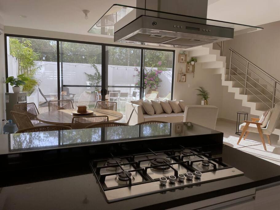 Hermosa Casa De 3 Pisos En De Lujo