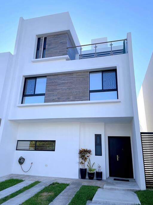 Villa Hermosa Casa De 3 Pisos En De Lujo Playa del Carmen
