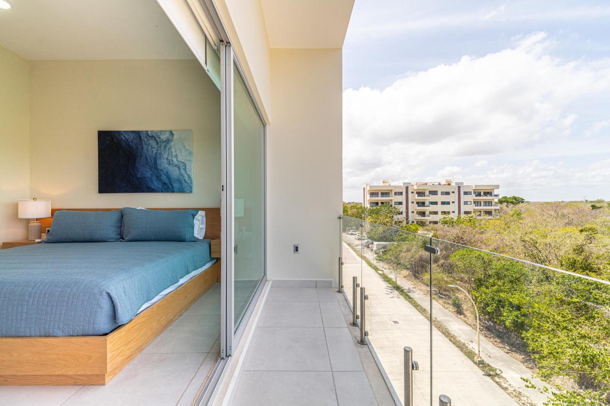 2 Bd With Jungle View Balcony Gym Pool Hottub Holiday home Playa del Carmen
