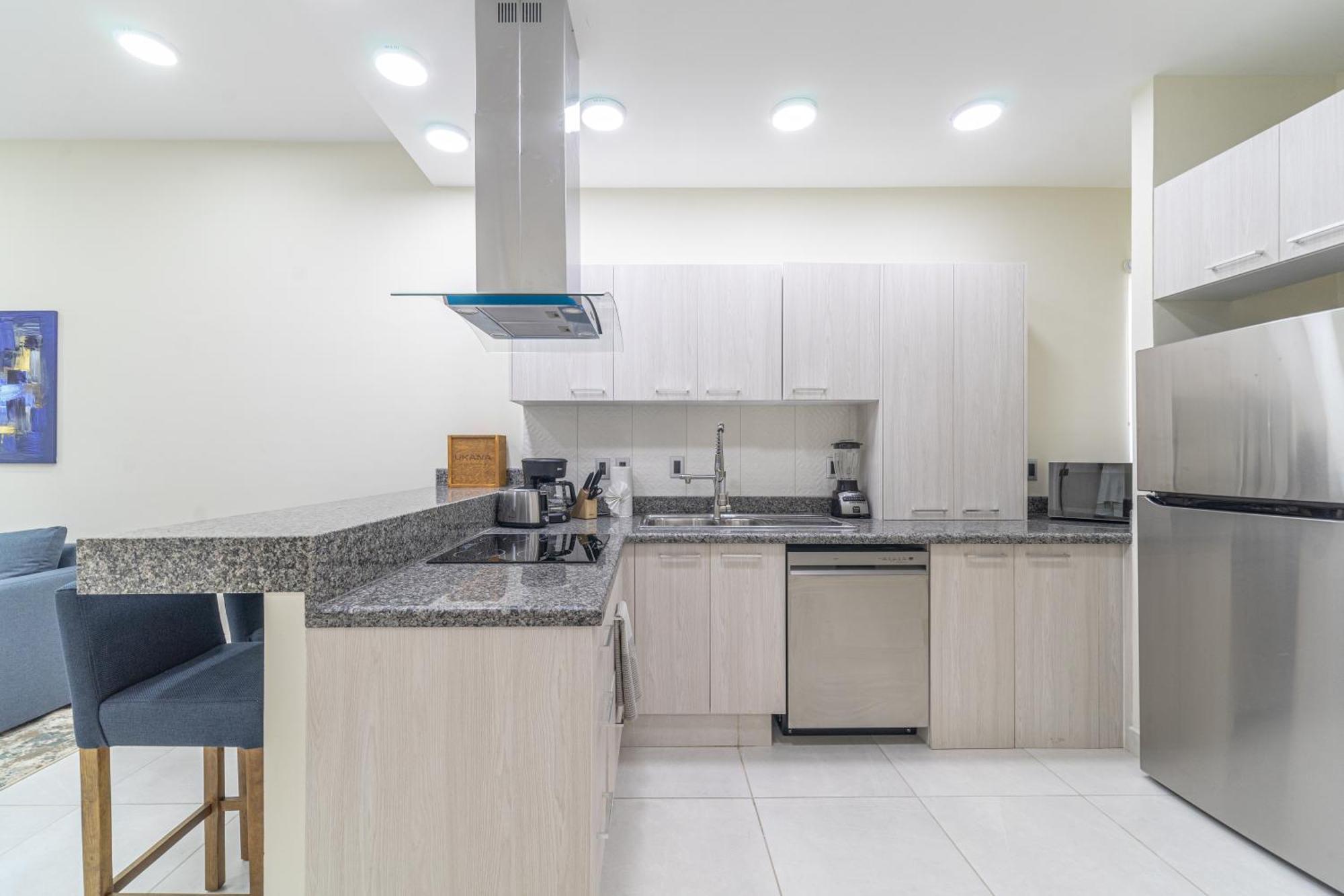 2 Bd With Jungle View Balcony Gym Pool Hottub Playa del Carmen