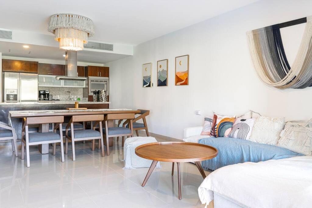 Apartment Private Pool & Jacuzzi, By The Ocean, 2 Bdr Playa del Carmen