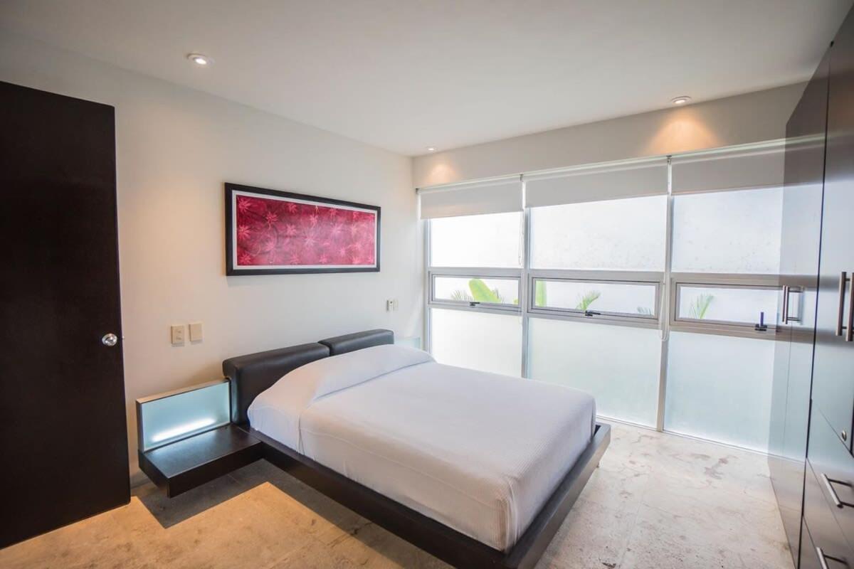 Magia Apartments, Resort-style, Prime Location With Ocean Views!