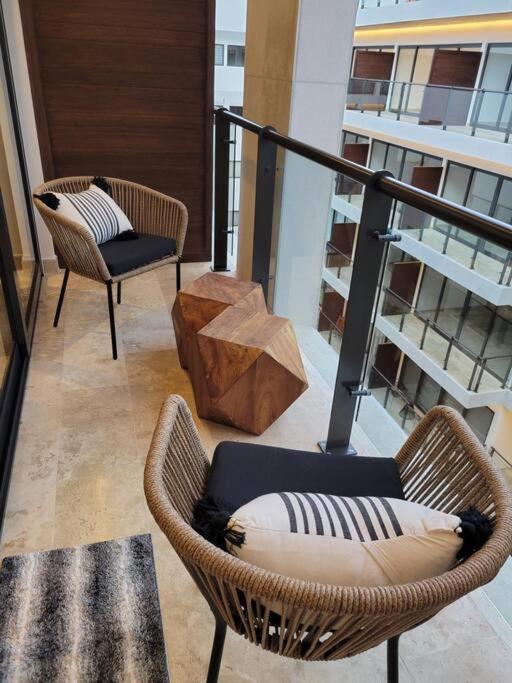 Stylish 1br Beachside Retreat *