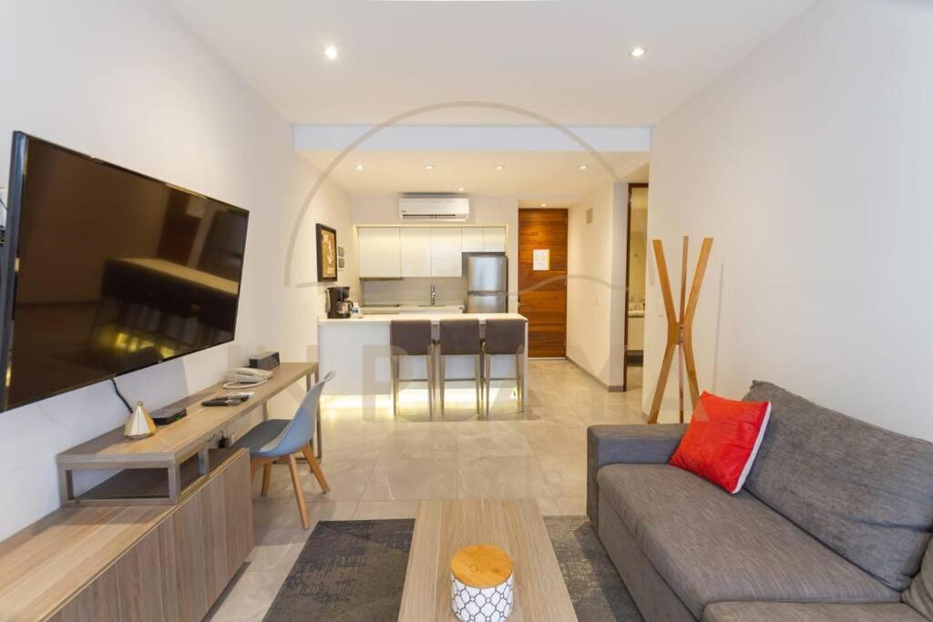 Luxury 1br 100mb Gym Sauna Rooftop Pool Apartment *