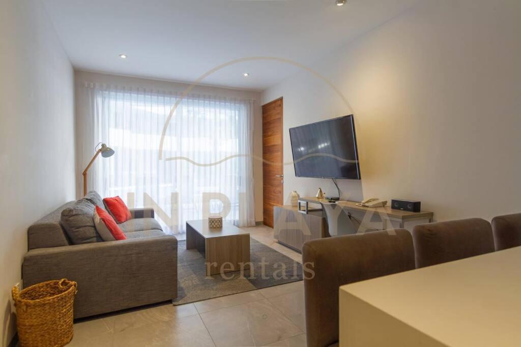 Luxury 1br 100mb Gym Sauna Rooftop Pool Apartment *
